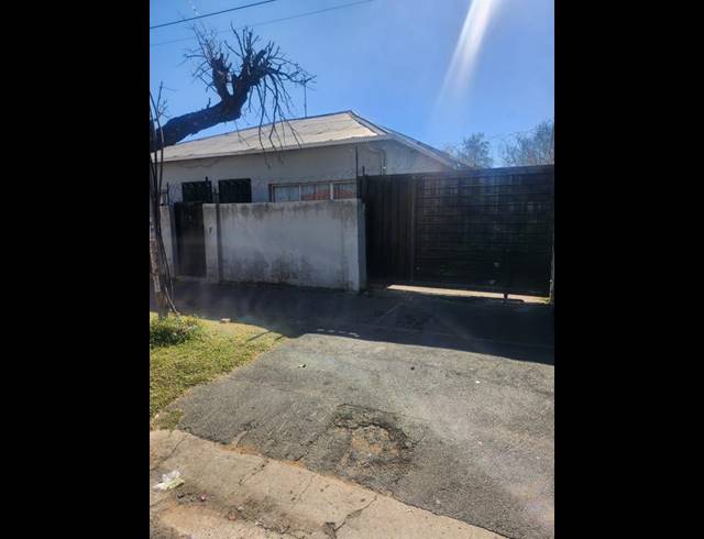 8 BEDROOM HOUSE FOR SALE IN FOREST HILL